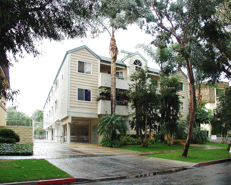 Villa Alondra in Long Beach, CA - Building Photo