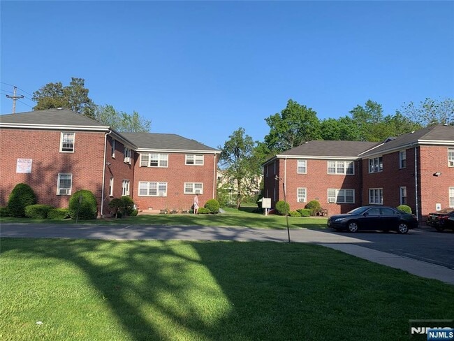 171-183-183 Fort Lee Rd in Teaneck, NJ - Building Photo - Building Photo