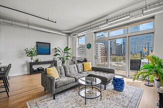 950 W Monroe St in Chicago, IL - Building Photo - Building Photo
