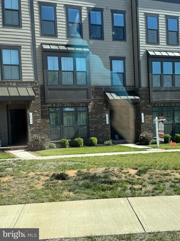 property at 1733 Dunnington Pl