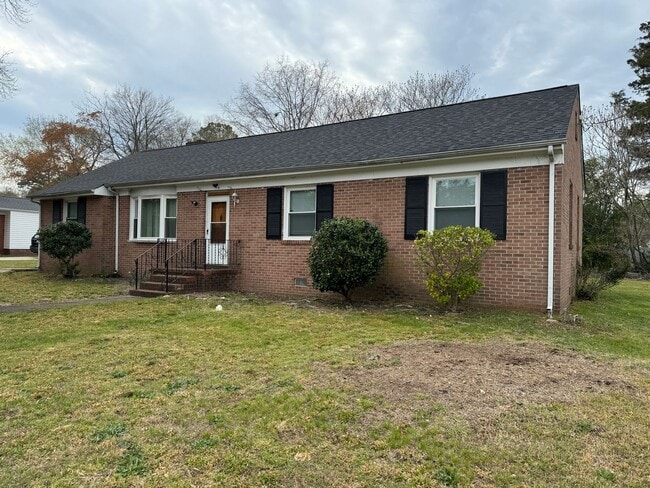 904 Forestview Dr in Colonial Heights, VA - Building Photo - Building Photo