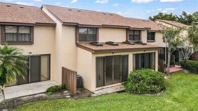 3952 Cocoplum Cir in Coconut Creek, FL - Building Photo - Building Photo