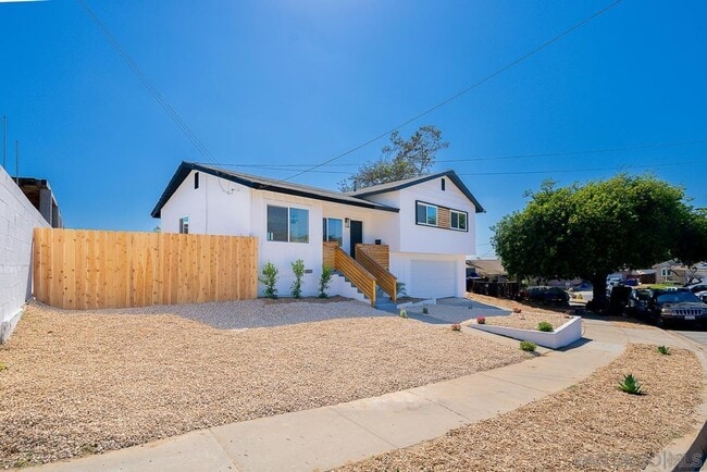 2472 Calle Tortuosa in San Diego, CA - Building Photo - Building Photo