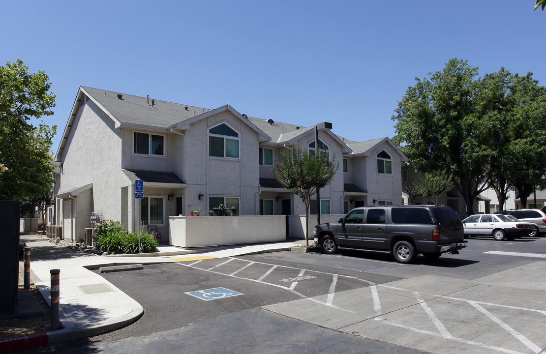 West Capitol Courtyard in West Sacramento, CA - Building Photo