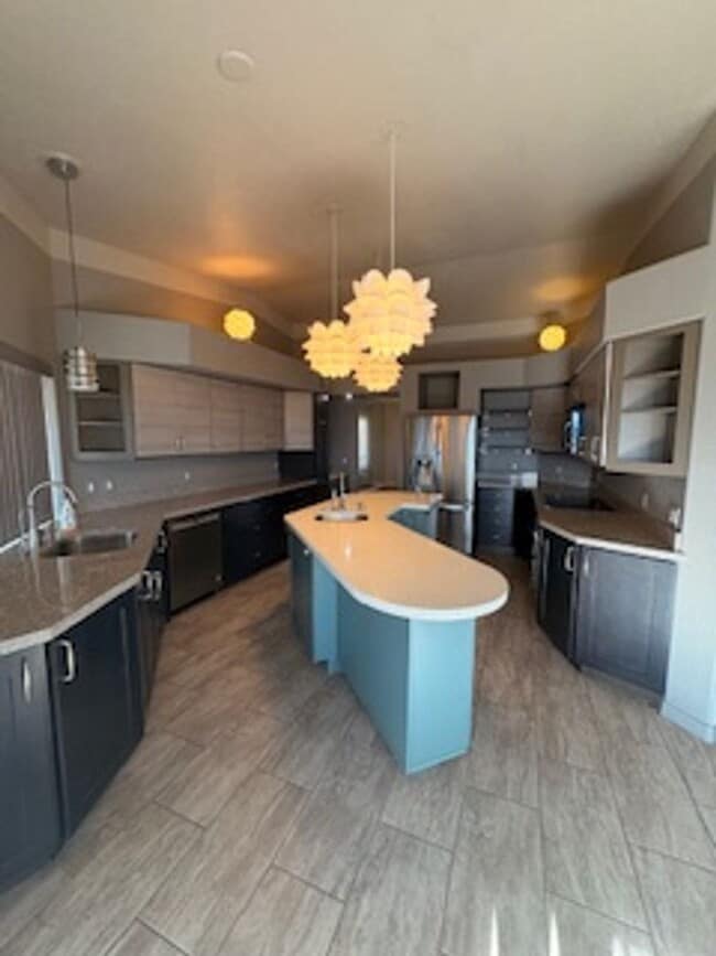 property at 3935 Silver Clipper Ln