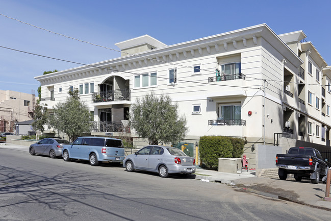 6906-6908 Vesper Ave in Van Nuys, CA - Foto de edificio - Building Photo