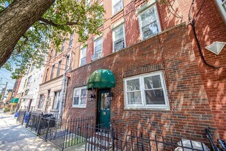 523 Adams St in Hoboken, NJ - Building Photo - Building Photo