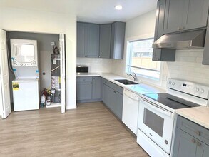 2401 NE 27th St in Renton, WA - Building Photo - Building Photo