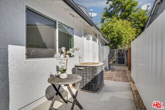 22443 Schoolcraft St in Los Angeles, CA - Building Photo - Building Photo