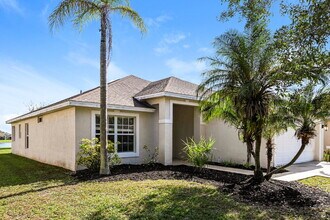 11341 Lake Cypress Loop in Ft. Myers, FL - Building Photo - Building Photo