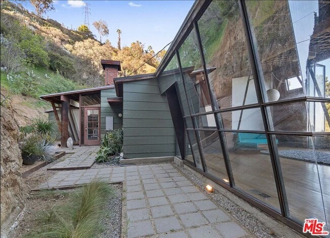 8663 Nash Dr in Los Angeles, CA - Building Photo - Building Photo