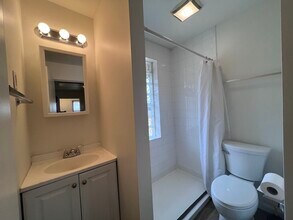 130 New Jersey Ave in Clairton, PA - Foto de edificio - Building Photo