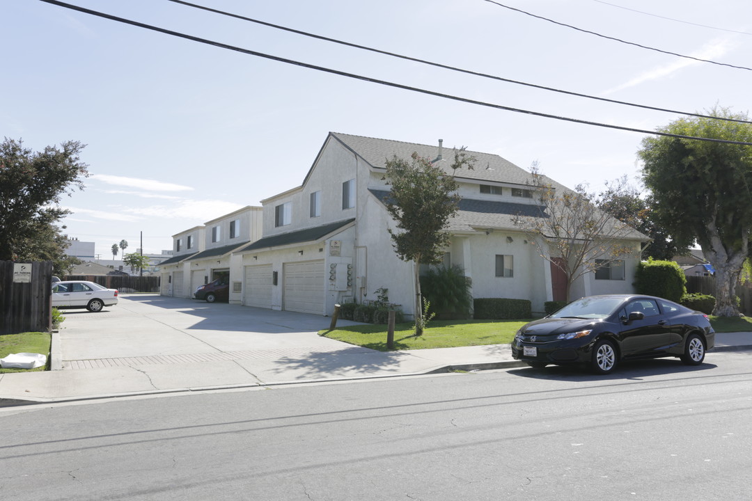 17108 Ash St in Huntington Beach, CA - Building Photo