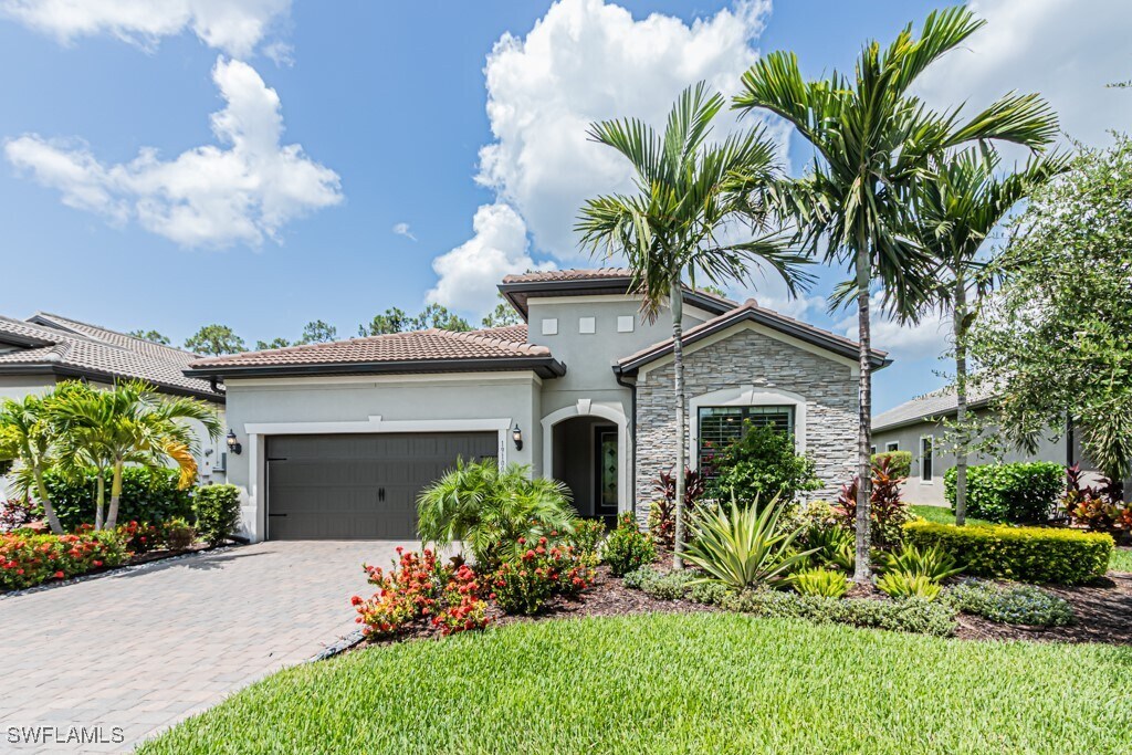 19100 Marquesa Dr in Miromar Lakes, FL - Foto de edificio