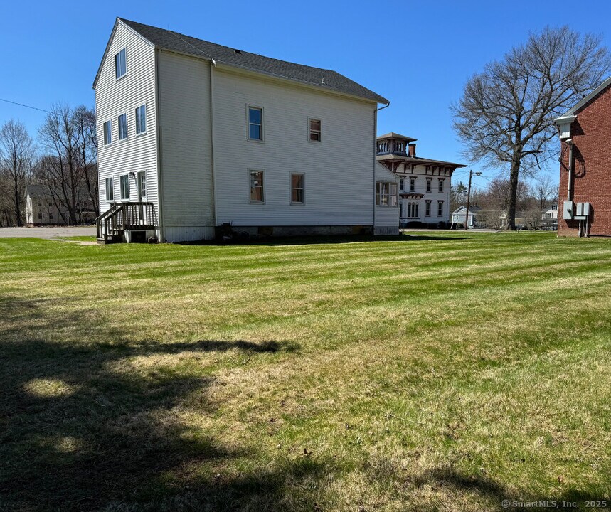 156 S Main St in Suffield, CT - Building Photo