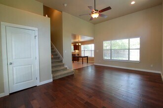 2102 Laura Ct in Round Rock, TX - Building Photo - Building Photo