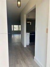 301 Cambridge Rd in Hollywood, FL - Foto de edificio - Building Photo