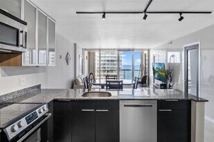 2200 NE 33rd Ave, Unit 16F in Fort Lauderdale, FL - Building Photo