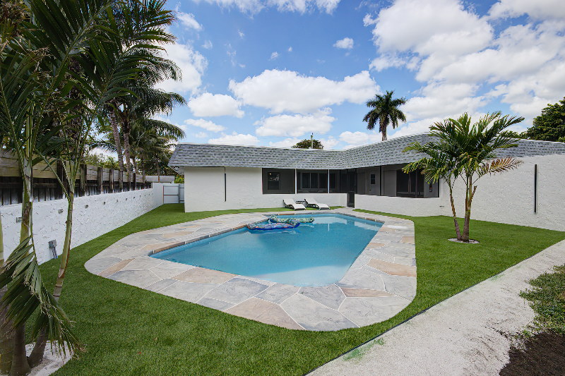 2420 SW 44th Terrace in Fort Lauderdale, FL - Building Photo
