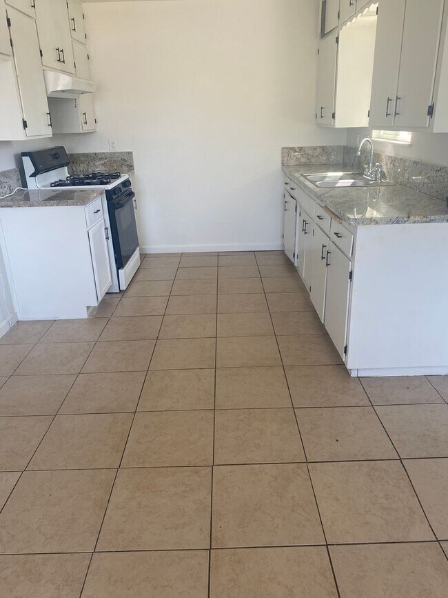 7212 Golden Rule Ave in Winton, CA - Building Photo - Building Photo