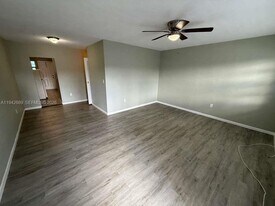 1451 NE 170th St in North Miami Beach, FL - Building Photo