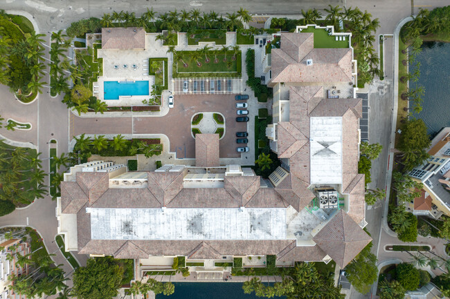 Resort Villas in Key Biscayne, FL - Foto de edificio - Building Photo