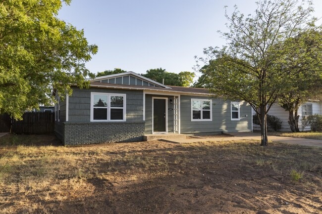 property at 3807 Gaston Dr