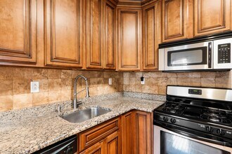 70 South St in Jersey City, NJ - Building Photo - Building Photo