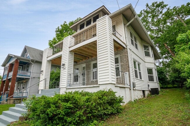 2241 Hannaford Ave in Cincinnati, OH - Foto de edificio - Building Photo