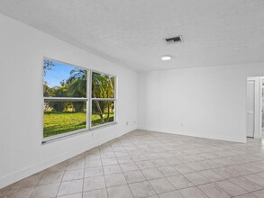 2432 SW Loquat Rd, Unit 205 in Port St. Lucie, FL - Building Photo - Building Photo