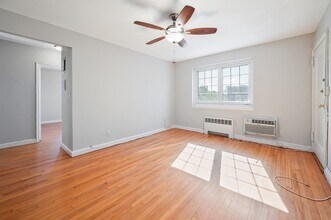 32 St Paul St in Brookline, MA - Building Photo - Building Photo