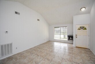 16330 Meadowbrook Farm Rd in Houston, TX - Building Photo - Building Photo