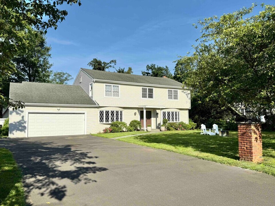 209 Van Rensselaer Ave in Stamford, CT - Building Photo