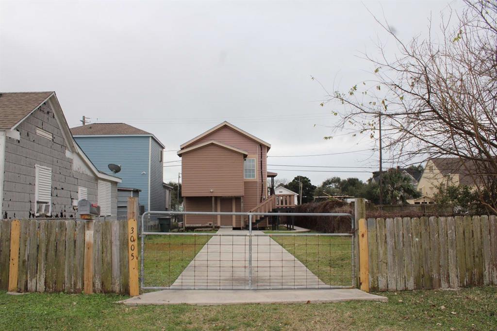 3005 Avenue M 1/2 in Galveston, TX - Building Photo