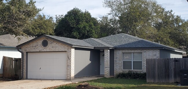 7487 Bluestone in San Antonio, TX - Foto de edificio - Building Photo