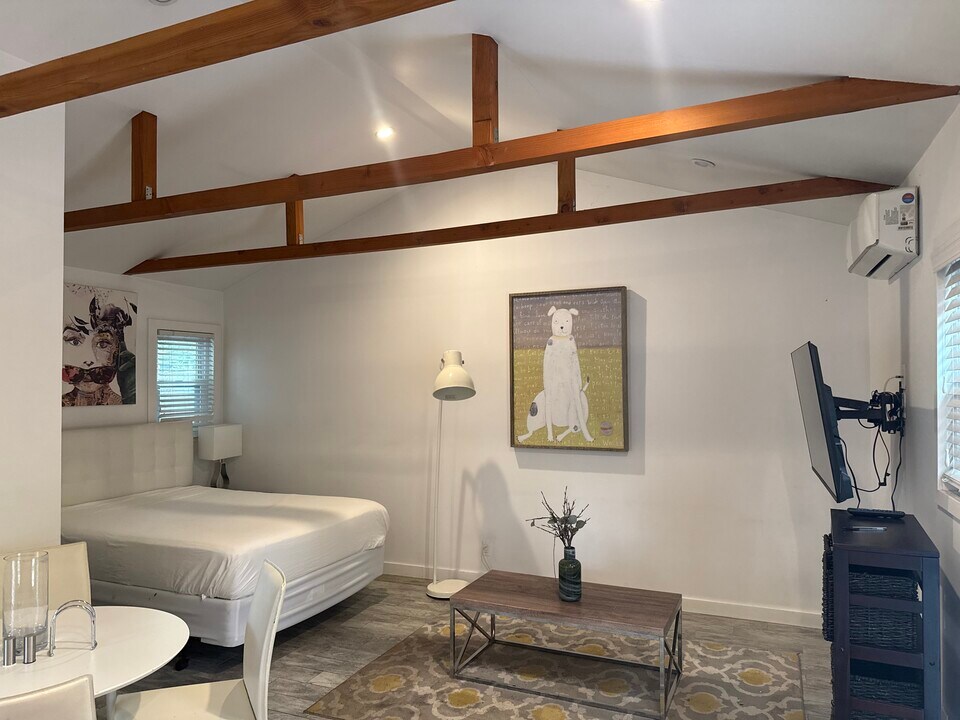 2347 Ashland Ave, Unit Ashland in Santa Monica, CA - Building Photo