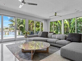 425 E Dilido Dr in Miami Beach, FL - Building Photo