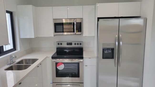 1847 NW 70th St, Unit 1 in Miami, FL - Building Photo - Building Photo