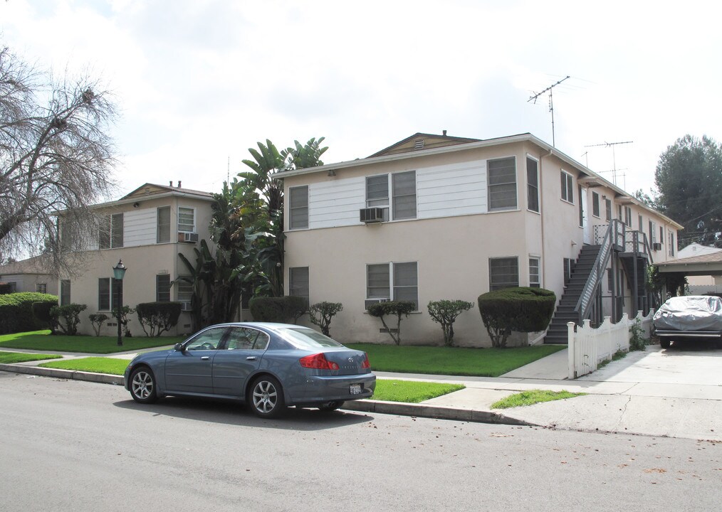 11510 Cumpston St in North Hollywood, CA - Building Photo