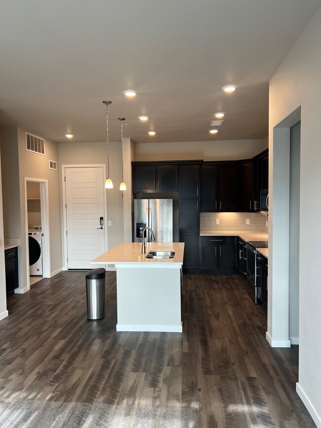 420 E Fremont Pl, Unit 404 in Littleton, CO - Foto de edificio - Building Photo