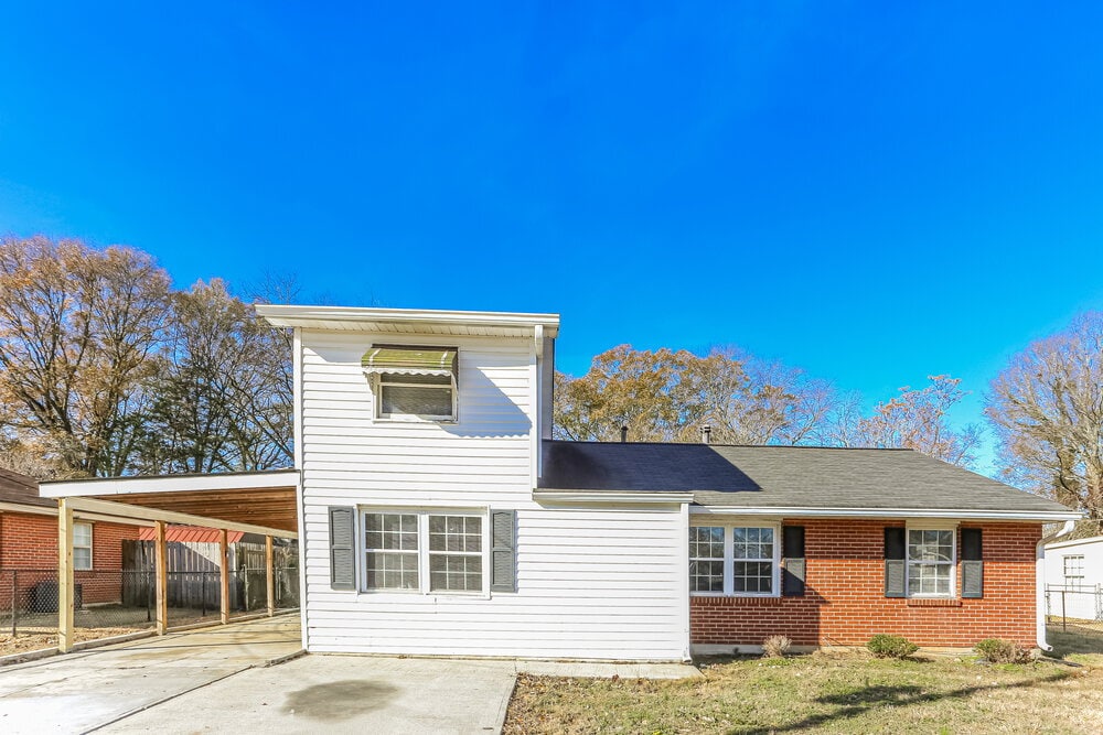 5299 Sharon St in Forest Park, GA - Foto de edificio