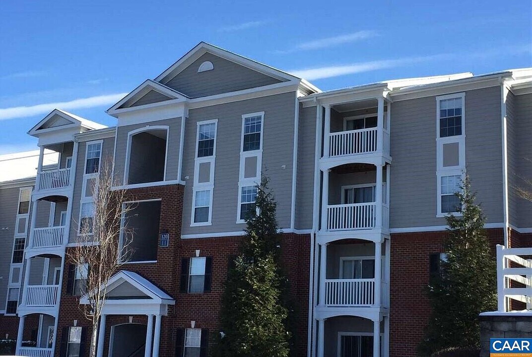 140 Yellowstone Dr, Unit 104 in Charlottesville, VA - Building Photo