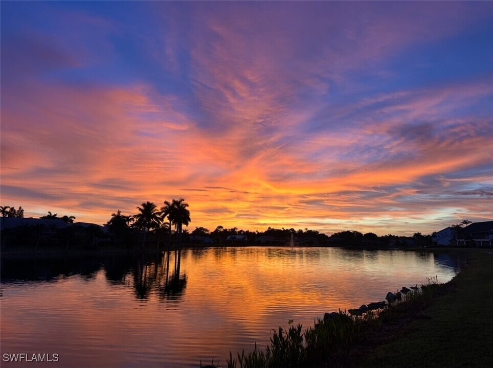 613 Squire Cir in Naples, FL - Building Photo