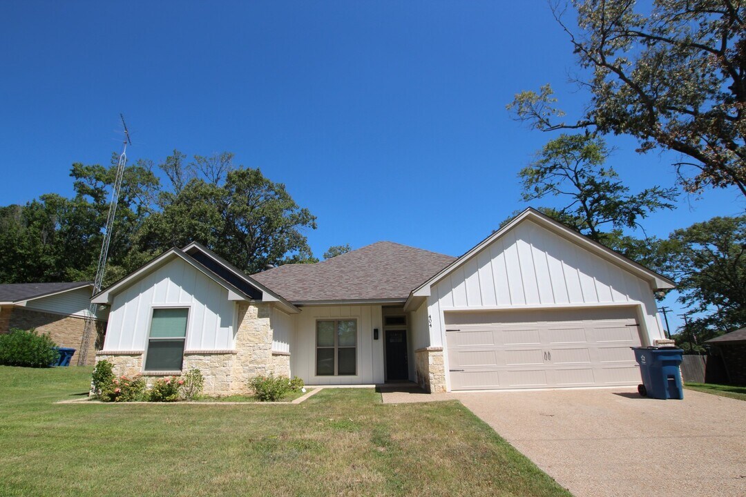 404 Third St in Bullard, TX - Building Photo