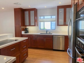 7800 Dunbarton Ave in Los Angeles, CA - Building Photo - Building Photo