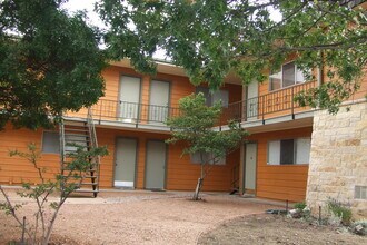 Swisher Apartments in Austin, TX - Foto de edificio - Building Photo