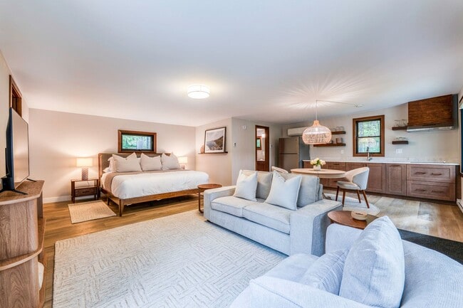 1241 Birchmont Beach Rd NE in Bemidji, MN - Building Photo - Building Photo