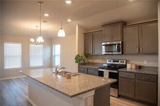 2145 Chief St in Bryan, TX - Foto de edificio - Building Photo