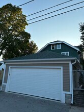 4012 N Stowell Ave, Unit 4012 in Shorewood, WI - Foto de edificio - Building Photo