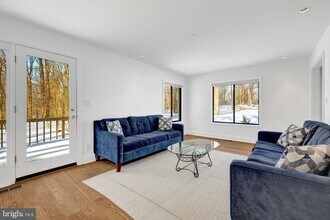 9982 Blackberry Ln in Great Falls, VA - Building Photo - Building Photo